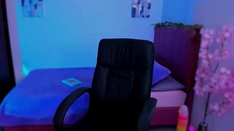 Laura Rose online show from 12/04/25, 01:26