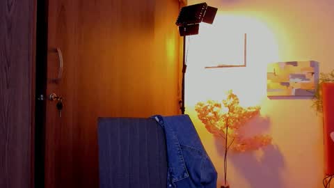 Snapshot of laura_r23 chatting on 03/21/26, 03:22 Laura Rose online show from 03/21/26, 03:22