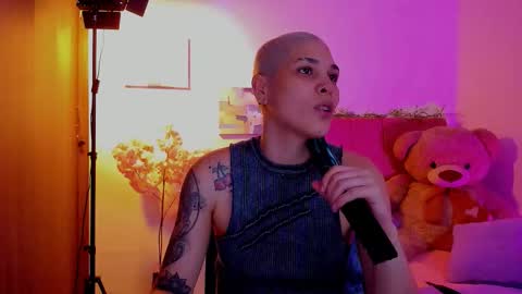 Snapshot of laura_r23 chatting on 03/21/26, 08:19 Laura Rose online show from 03/21/26, 08:19
