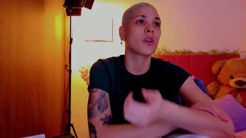 Snapshot of laura_r23 chatting on 03/21/26, 09:29 Laura Rose online show from 03/21/26, 09:29