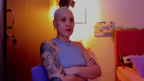 Snapshot of laura_r23 chatting on 03/26/26, 06:41 Laura Rose online show from 03/26/26, 06:41