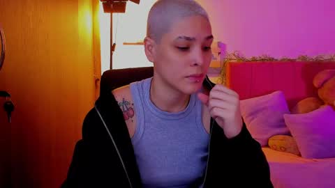 Snapshot of laura_r23 chatting on 03/30/26, 08:43 Laura Rose online show from 03/30/26, 08:43