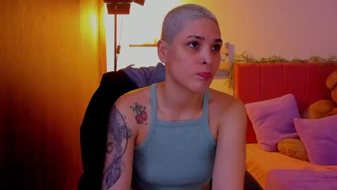Snapshot of laura_r23 chatting on 03/31/26, 04:18 Laura Rose online show from 03/31/26, 04:18
