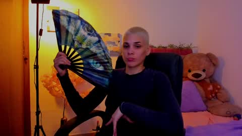 Snapshot of laura_r23 chatting on 04/02/26, 05:49 Laura Rose online show from 04/02/26, 05:49