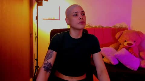 Snapshot of laura_r23 chatting on 04/03/26, 07:12 Laura Rose online show from 04/03/26, 07:12
