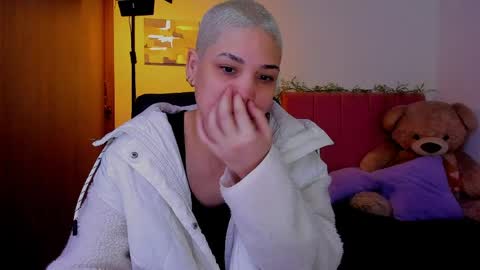 Snapshot of laura_r23 chatting on 04/05/26, 02:58 Laura Rose online show from 04/05/26, 02:58
