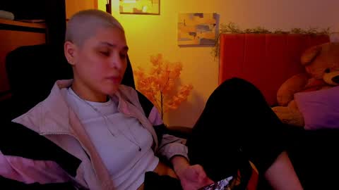 Snapshot of laura_r23 chatting on 04/06/26, 05:08 Laura Rose online show from 04/06/26, 05:08