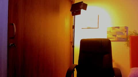 Snapshot of laura_r23 chatting on 04/07/26, 12:33 Laura Rose online show from 04/07/26, 12:33