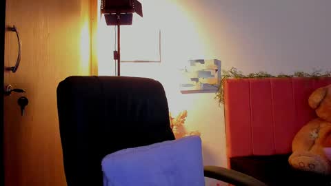 Snapshot of laura_r23 chatting on 04/15/26, 04:19 Laura Rose online show from 04/15/26, 04:19