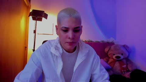 Snapshot of laura_r23 chatting on 04/16/26, 02:45 Laura Rose online show from 04/16/26, 02:45