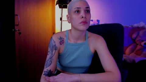 Snapshot of laura_r23 chatting on 04/17/26, 04:48 Laura Rose online show from 04/17/26, 04:48