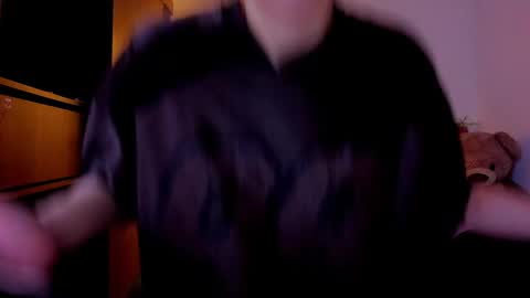 Snapshot of laura_r23 chatting on 04/17/26, 06:55 Laura Rose online show from 04/17/26, 06:55