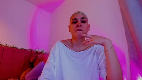 Snapshot of laura_r23 chatting on 04/20/26, 04:26 Laura Rose online show from 04/20/26, 04:26