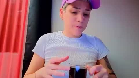 Snapshot of laura_r23 chatting on 07/09/26, 08:13 Laura Rose online show from 07/09/26, 08:13