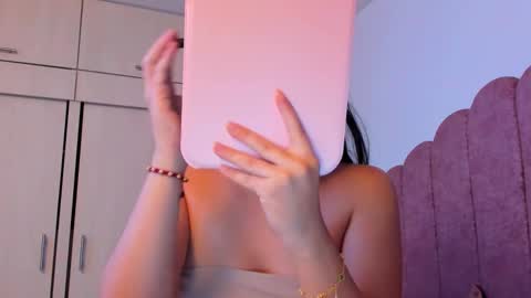 LAURA SOE online show from 11/06/25, 11:26