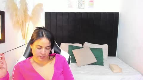 LAURA SOE online show from 06/19/26, 02:05