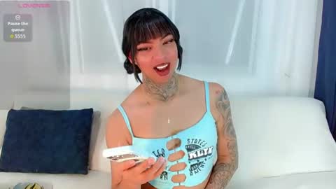 Snapshot of laura_sweet7 chatting on 07/15/26, 06:40 Laura online show from 07/15/26, 06:40