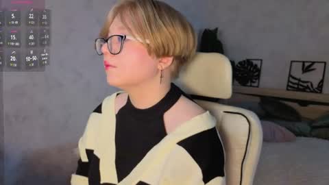 Snapshot of lauraaa_smith chatting on 03/07/26, 08:33 Laura online show from 03/07/26, 08:33