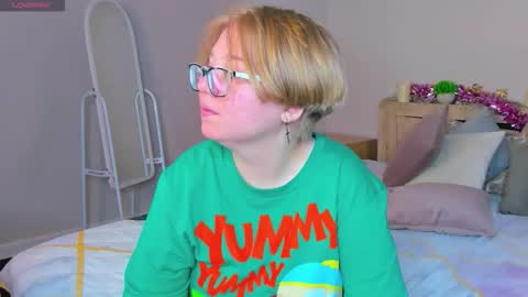 Snapshot of lauraaa_smith chatting on 03/13/26, 07:59 Laura online show from 03/13/26, 07:59