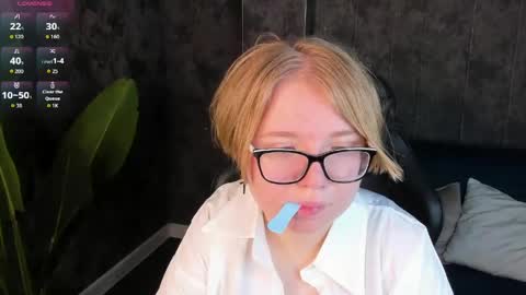 Snapshot of lauraaa_smith chatting on 03/19/26, 02:15 Laura online show from 03/19/26, 02:15