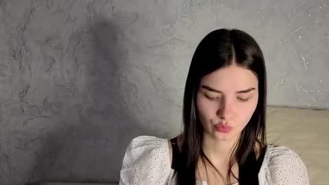 Snapshot of lauraback chatting on 03/10/26, 12:54 Laura online show from 03/10/26, 12:54