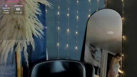 Snapshot of laurablue_ chatting on 01/09/26, 09:49 Laura Blue online show from 01/09/26, 09:49