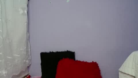 lauracb          online show from 01/01/25, 05:01