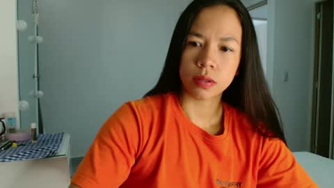 lauracb          online show from 03/26/26, 03:17
