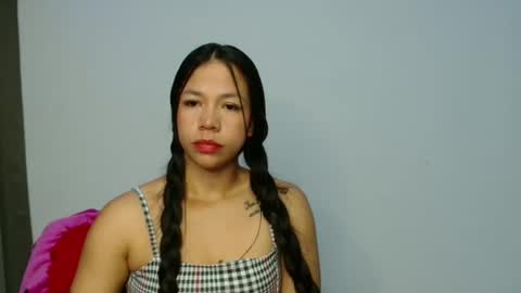 lauracb          online show from 04/09/26, 04:12