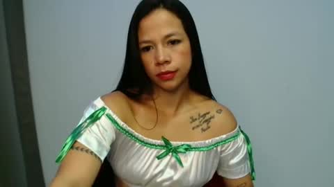 lauracb          online show from 04/16/26, 04:57