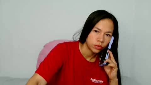 lauracb          online show from 06/09/26, 05:13