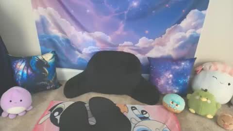 Snapshot of laurachan chatting on 04/29/26, 05:30 LauraChan online show from 04/29/26, 05:30