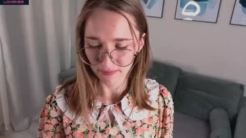 Snapshot of lauracollins__ chatting on 05/23/26, 02:21 May online show from 05/23/26, 02:21