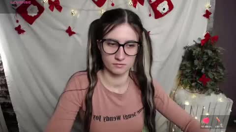Snapshot of lauradre_ chatting on 12/11/24, 07:42 Laura online show from 12/11/24, 07:42