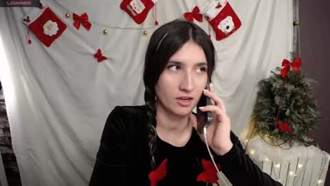 Snapshot of lauradre_ chatting on 12/13/24, 08:51 Laura online show from 12/13/24, 08:51