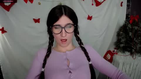 Snapshot of lauradre_ chatting on 01/10/25, 09:13 Laura online show from 01/10/25, 09:13