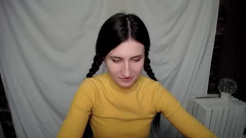Snapshot of lauradre_ chatting on 02/16/25, 11:49 Laura online show from 02/16/25, 11:49