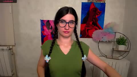 Laura online show from 11/10/25, 01:43