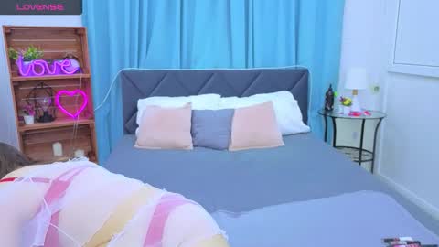 Snapshot of lauraellinss chatting on 10/07/25, 07:05 Laura online show from 10/07/25, 07:05