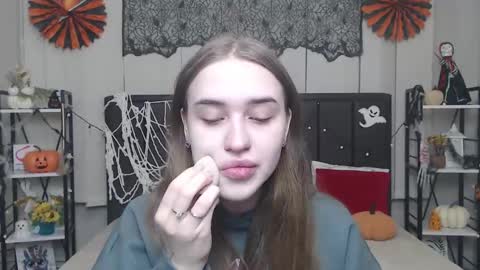 LauraHlot online show from 11/02/25, 06:27