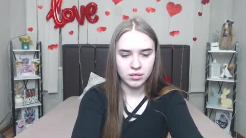 Snapshot of laurahlot chatting on 04/03/26, 05:44 LauraHlot online show from 04/03/26, 05:44