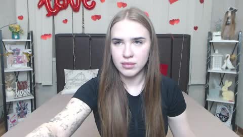 Snapshot of laurahlot chatting on 04/04/26, 05:32 LauraHlot online show from 04/04/26, 05:32