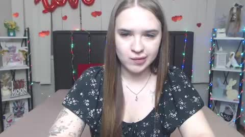 Snapshot of laurahlot chatting on 04/14/26, 06:41 LauraHlot online show from 04/14/26, 06:41