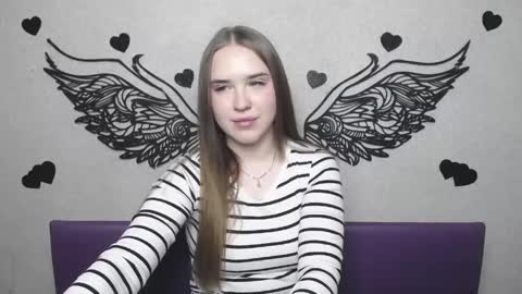 Snapshot of laurahlot chatting on 04/18/26, 06:01 LauraHlot online show from 04/18/26, 06:01