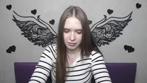 Snapshot of laurahlot chatting on 04/18/26, 07:07 LauraHlot online show from 04/18/26, 07:07