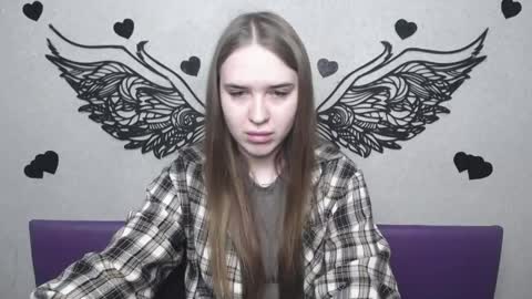 Snapshot of laurahlot chatting on 04/22/26, 05:43 LauraHlot online show from 04/22/26, 05:43