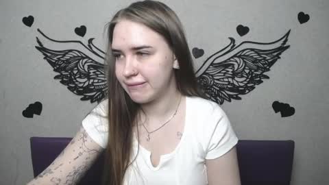 Snapshot of laurahlot chatting on 04/26/26, 05:43 LauraHlot online show from 04/26/26, 05:43