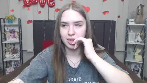 Snapshot of laurahlot chatting on 05/12/26, 06:10 LauraHlot online show from 05/12/26, 06:10
