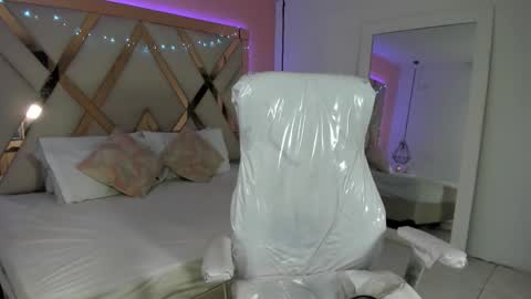 laura  online show from 01/05/26, 08:01