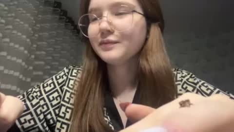 Snapshot of lauraleestindt chatting on 03/17/26, 08:56 Karen online show from 03/17/26, 08:56